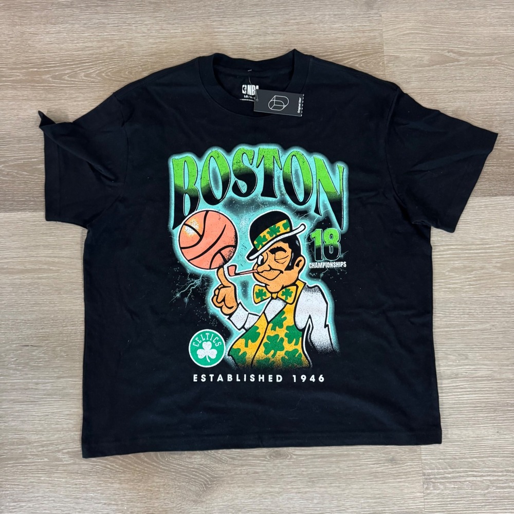 NBA Boston Celtics T-Shirt Mens Large 18 Championships Lucky Leprechaun NWT